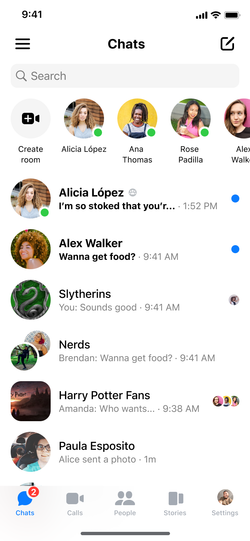 Group and subgroup chats in Messenger with connection badges.